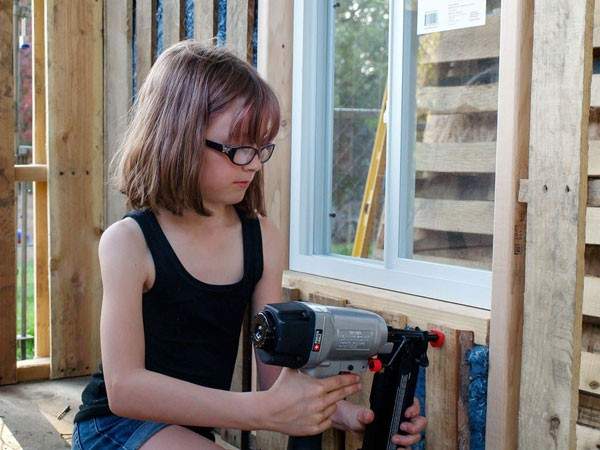 Bé gái 9 tuổi tự tay xây nhà cho người vô gia cư 4