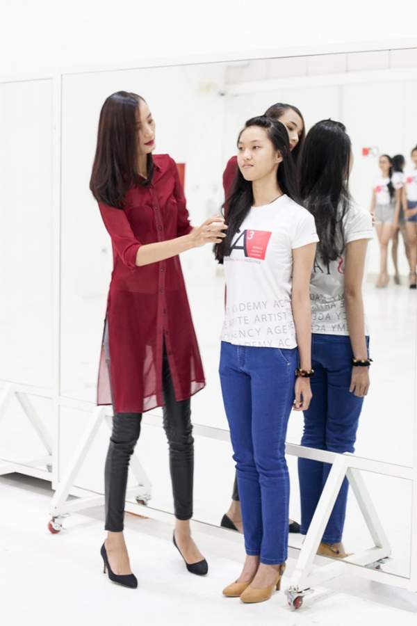 Lê Thúy thử sức chỉ đạo catwalk 2