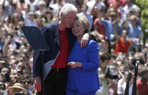 Bà Hillary Clinton: Dân chủ không thể chỉ dành cho tỉ phú 3