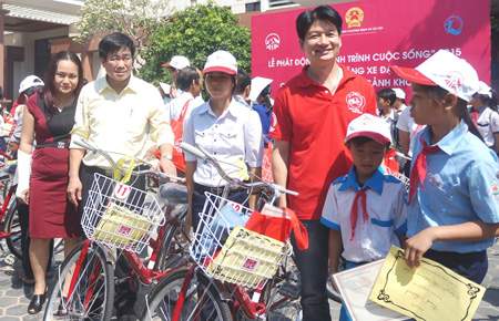 “Hành trình cuộc sống” đến với trẻ em nghèo tỉnh Thừa Thiên Huế 8