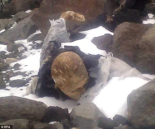 Bí ẩn xác ướp trong sông băng trên núi 2