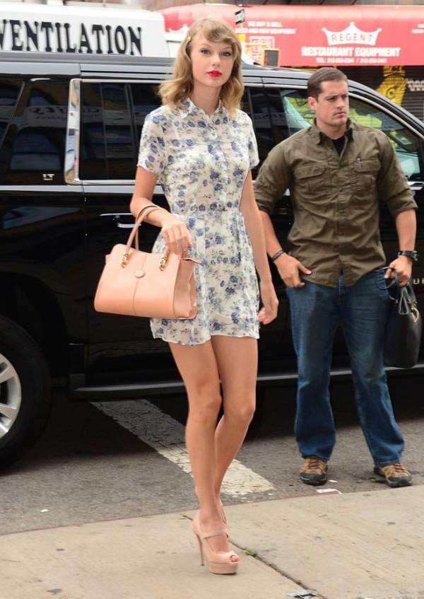 Taylor Swift - nữ hoàng street style mùa hè 18