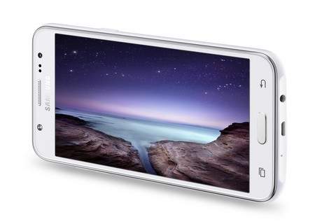 Smartphone đầu tiên hỗ trợ đèn flash camera trước của Samsung 2