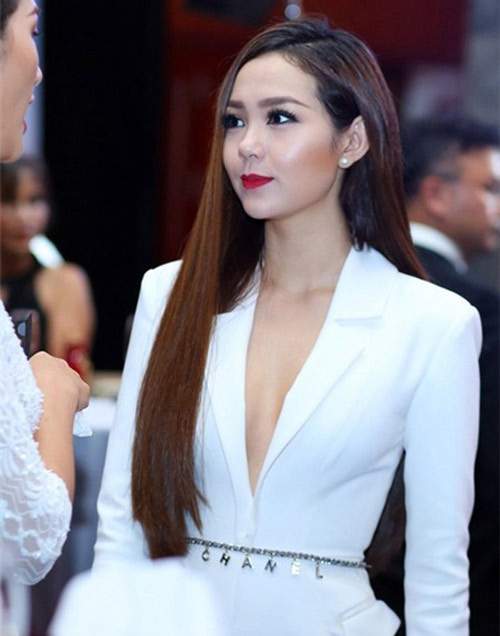 Áo vest quên nội y không dành cho Angela Phương Trinh 27