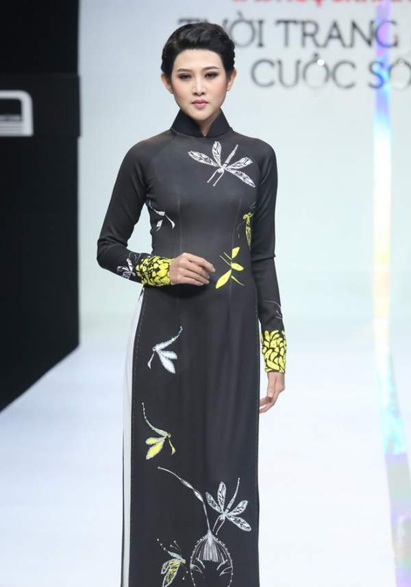 NSƯT Kim Xuân lần đầu trình diễn catwalk 5