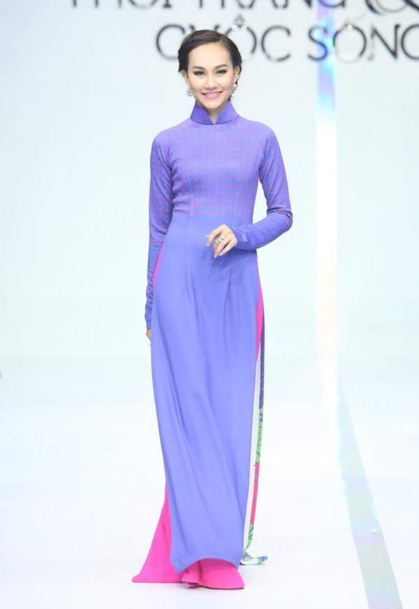 NSƯT Kim Xuân lần đầu trình diễn catwalk 6