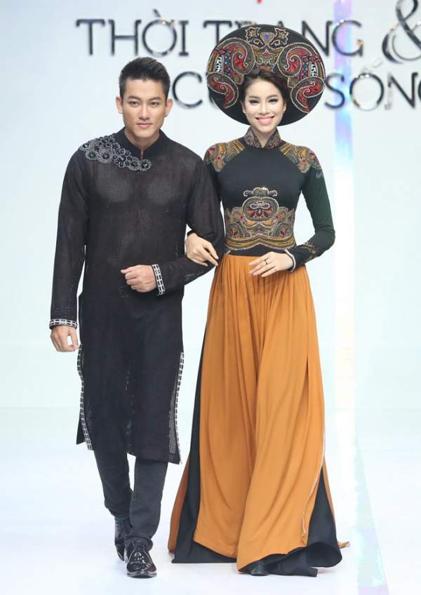 NSƯT Kim Xuân lần đầu trình diễn catwalk 8