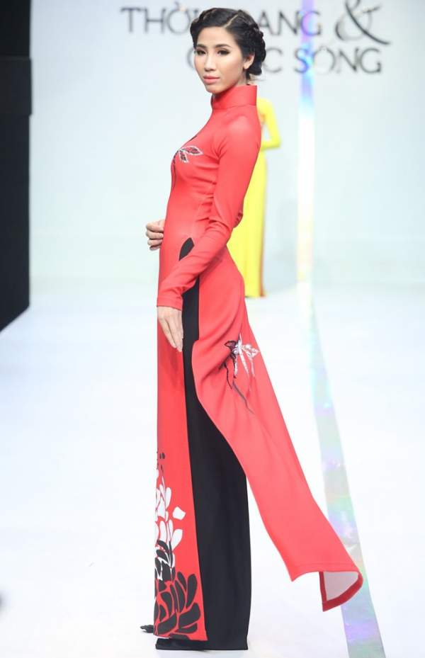 NSƯT Kim Xuân lần đầu trình diễn catwalk 4