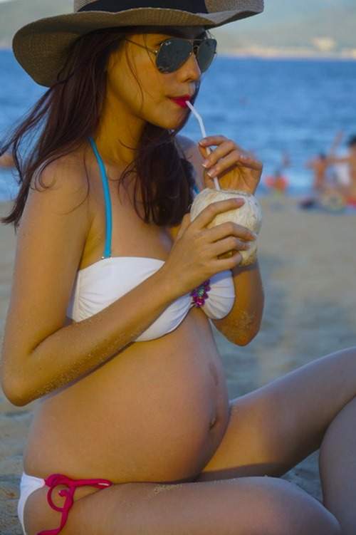 Kiwi Ngô Mai Trang khoe bụng bầu 8 tháng với bikini 39