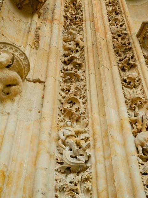 Bí ẩn hình chạm khắc phi hành gia tại nhà thờ Tây Ban Nha 300 tuổi 2