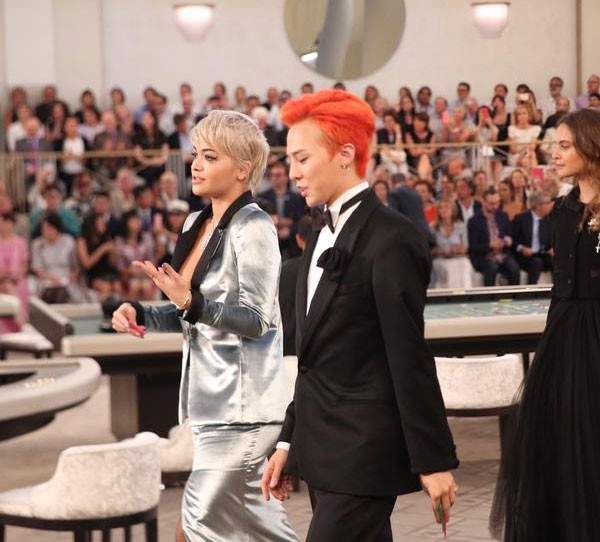 G-Dragon đánh bạc cùng dàn người đẹp ở show Chanel 2