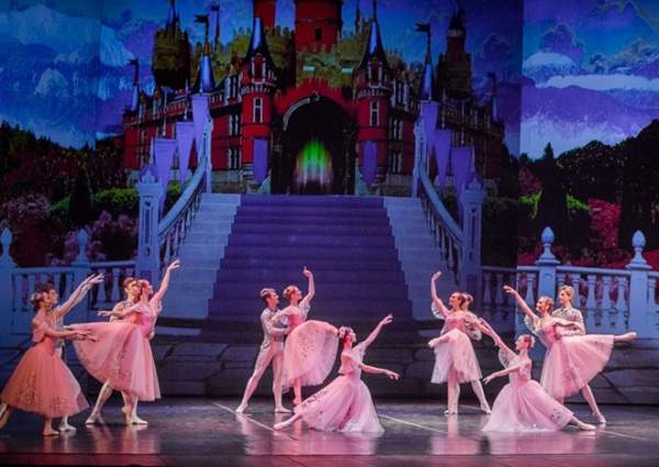 Hồ Thiên Nga: Vở ballet kinh điển trong kỷ nguyên giải trí 3