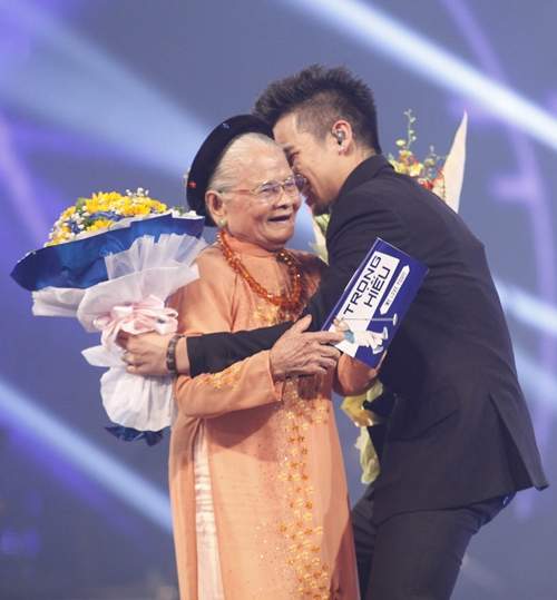 Bà ngoại 90 tuổi ủng hộ hết mình cho Trọng Hiếu 3