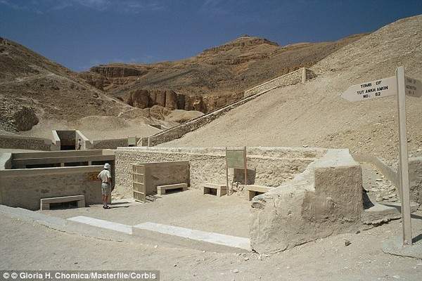 Tìm thấy lăng mộ của Nữ hoàng bí ẩn nhất lịch sử - Nefertiti 5