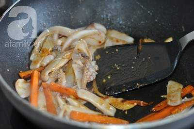 Cách làm mực xào kiểu Hàn ngon hấp dẫn bữa tối 8