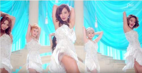 SNSD tiếp tục càn quét Kpop với 2 MV mới siêu “hot” 2