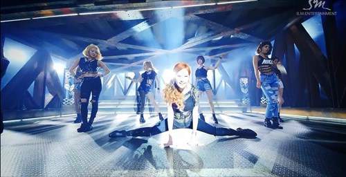 SNSD tiếp tục càn quét Kpop với 2 MV mới siêu “hot” 4
