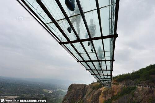 "Toát mồ hôi" với cây cầu bằng kính cao nhất thế giới 6