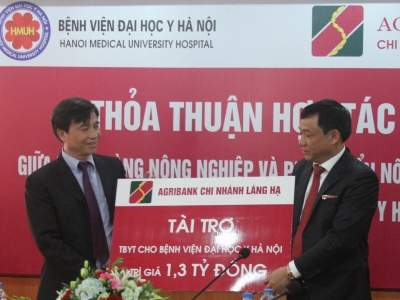 Agribank Láng Hạ tài trợ 1,3 tỷ đồng đến Bệnh viện Đại học Y Hà Nội 2
