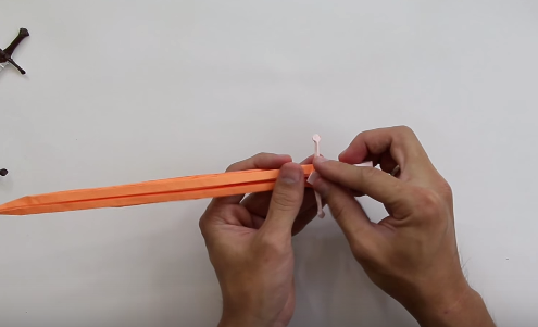 Cách làm kiếm bằng giấy theo phong cách Origami cho bé 9