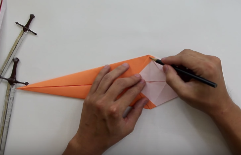 Cách làm kiếm bằng giấy theo phong cách Origami cho bé 3