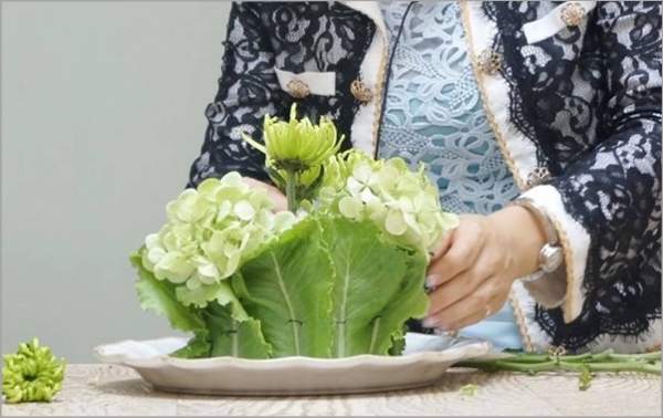 Cách cắm hoa để bàn ăn trong gia đình ngày cuối tuần 2