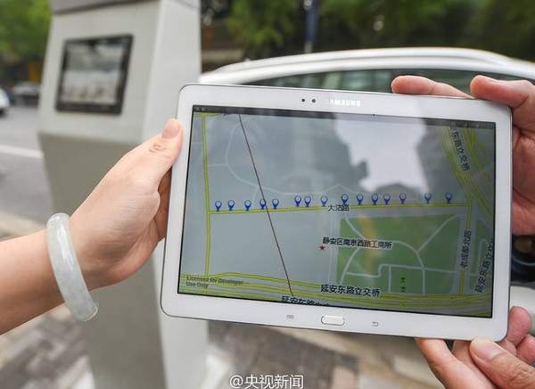 Trung Quốc lắp đèn đường phát sóng wifi, sạc điện 7