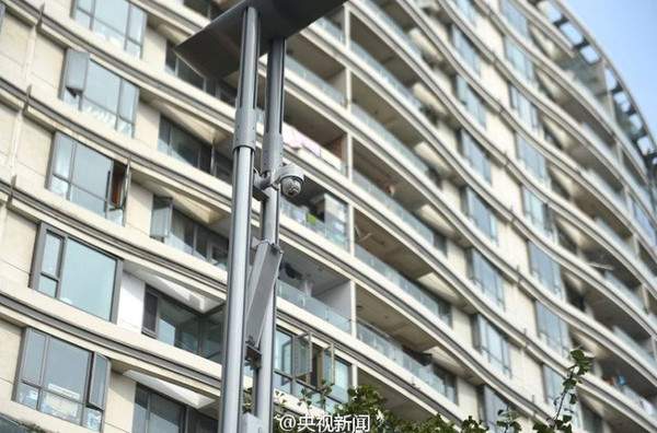 Trung Quốc lắp đèn đường phát sóng wifi, sạc điện 5