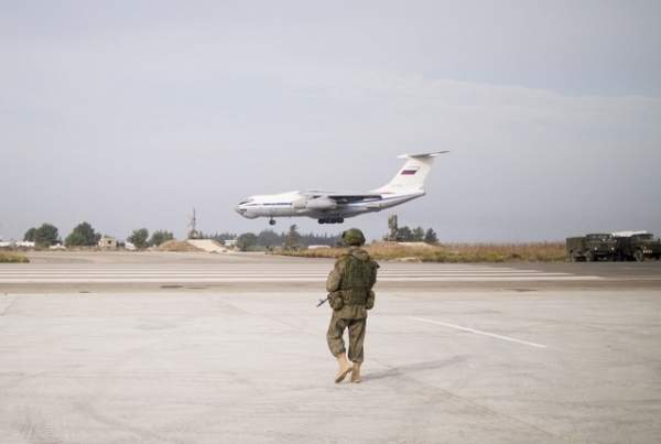 Thăm căn cứ không quân Nga được tên lửa S-300 bảo vệ tại Syria 8
