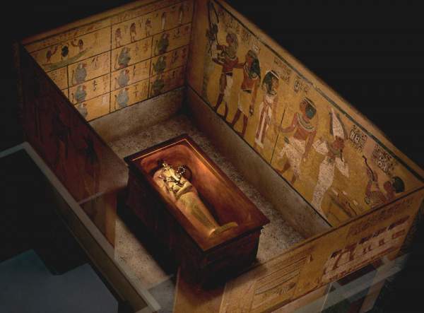 Phòng chứa bí mật có thể tồn tại trong mộ vua Tutankhamun