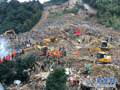 TQ: Đất lở vùi toàn bộ xóm dưới chân núi, 25 người chết 2
