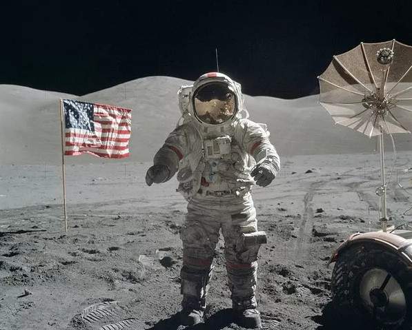 Điều gì đã xảy ra với những lá cờ được để lại trên Mặt trăng? 6