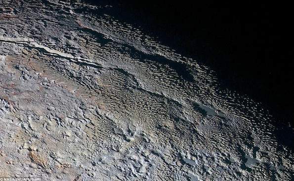 Phát hiện núi lửa phun ra băng trên Sao Diêm Vương 5