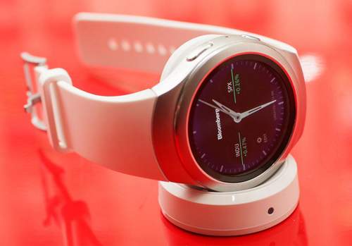 Samsung Gear S2 đối đầu Apple Watch 2