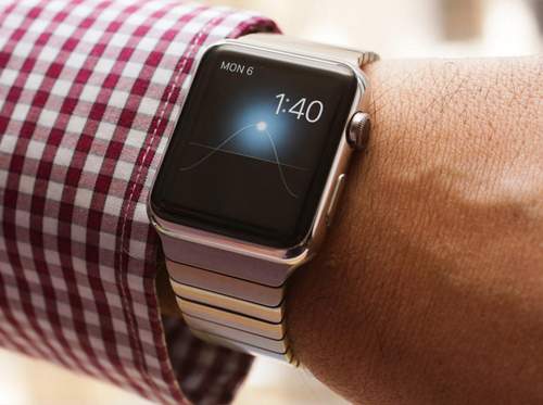 Samsung Gear S2 đối đầu Apple Watch 4