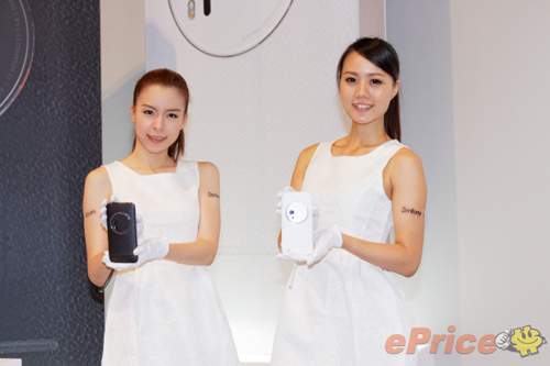 Asus ZenFone Zoom chính thức bán ra, giá cao 2