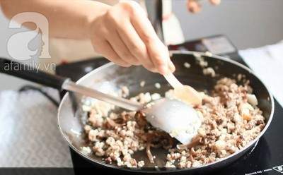 Cách làm bánh cuốn bằng chảo cực nhanh cho gia đình bận rộn 3