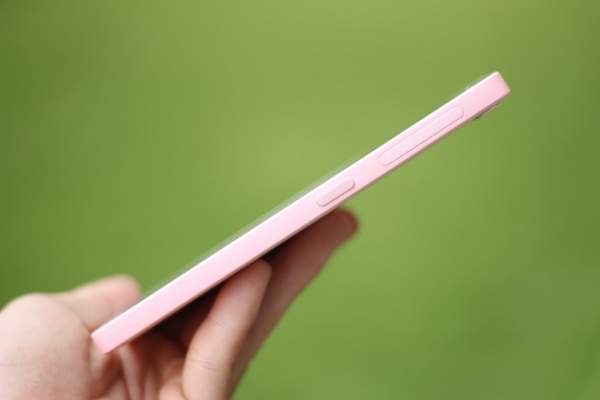 Mở hộp smartphone cho nữ 7 màu, giá 2,1 triệu đồng 7