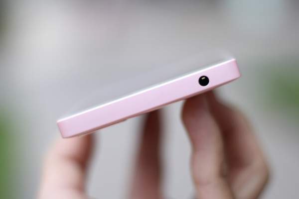 Mở hộp smartphone cho nữ 7 màu, giá 2,1 triệu đồng 5
