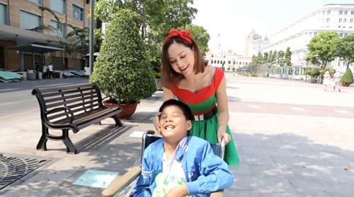 Lan Phương "mất ăn mất ngủ" làm MV đón Giáng sinh 24