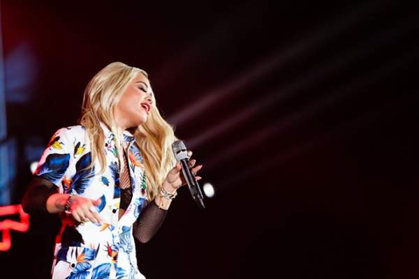 Rita Ora cháy hết mình trên sân khấu với khán giả Việt 5