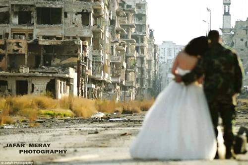 Bộ ảnh cưới táo bạo giữa đống hoang tàn của cặp đôi Syria 2