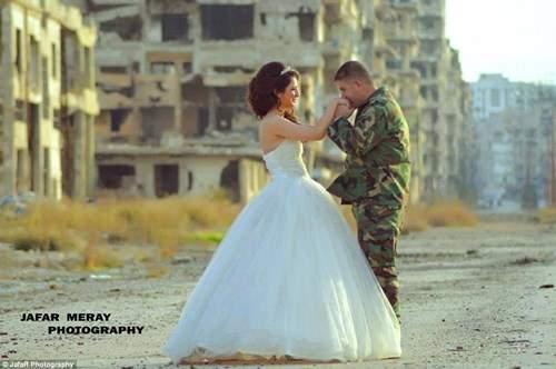 Bộ ảnh cưới táo bạo giữa đống hoang tàn của cặp đôi Syria 4