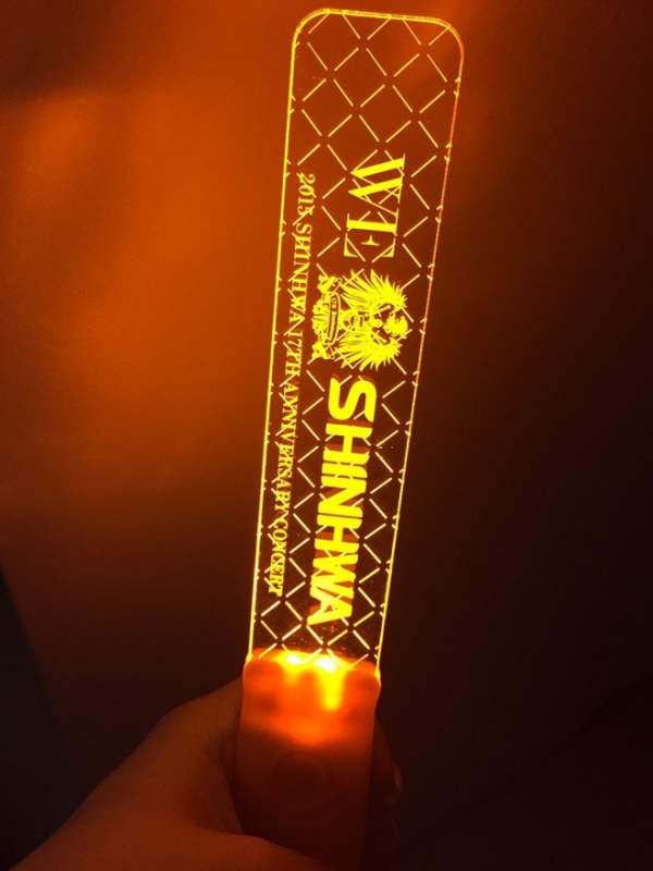 iKON bị tố sử dụng màu lightstick của TVXQ, Shinhwa 5