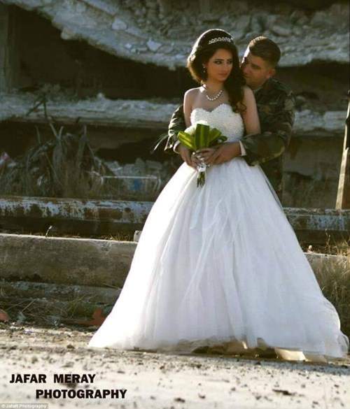 Bộ ảnh cưới táo bạo giữa đống hoang tàn của cặp đôi Syria 3