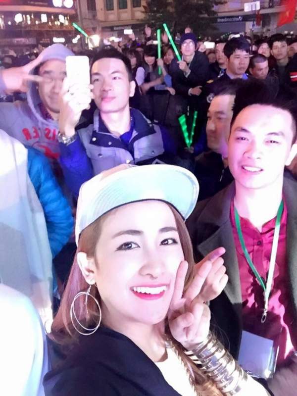Hot teen Việt đi Countdown, bên gia đình chào đón năm mới 3