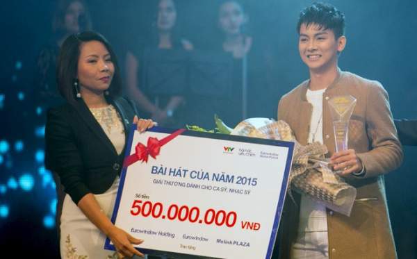 Hoài Lâm ấp úng khi nhận giải thưởng 500 triệu đồng 2