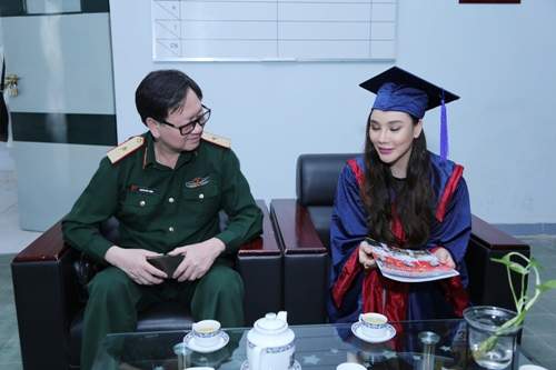 Hồ Quỳnh Hương trở thành giảng viên đại học 18