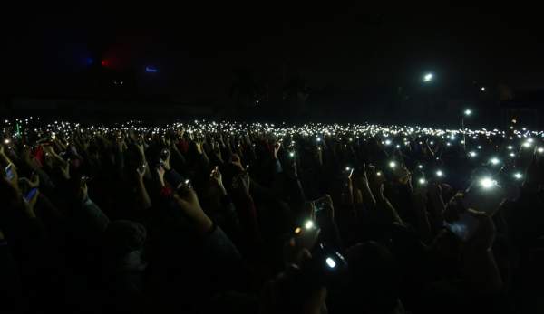Hàng ngàn khán giả Thủ đô được "thắp lửa" trong liveshow Trần Lập 42