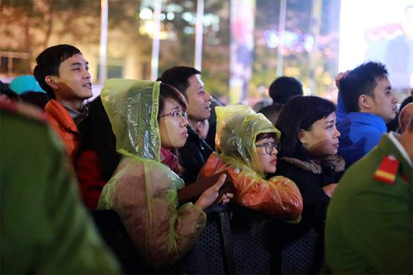 Hàng ngàn khán giả Thủ đô được "thắp lửa" trong liveshow Trần Lập 6